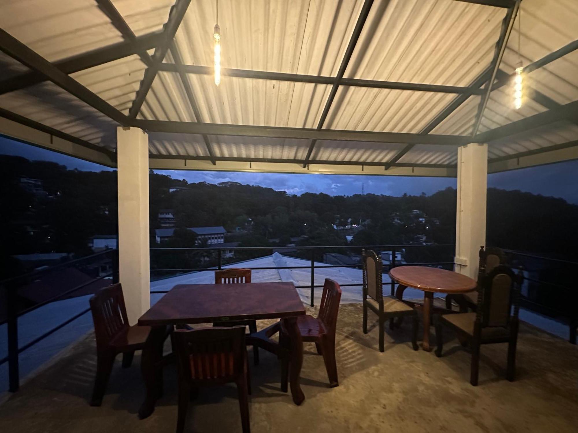 The Sky Tents Kandy Bagian luar foto