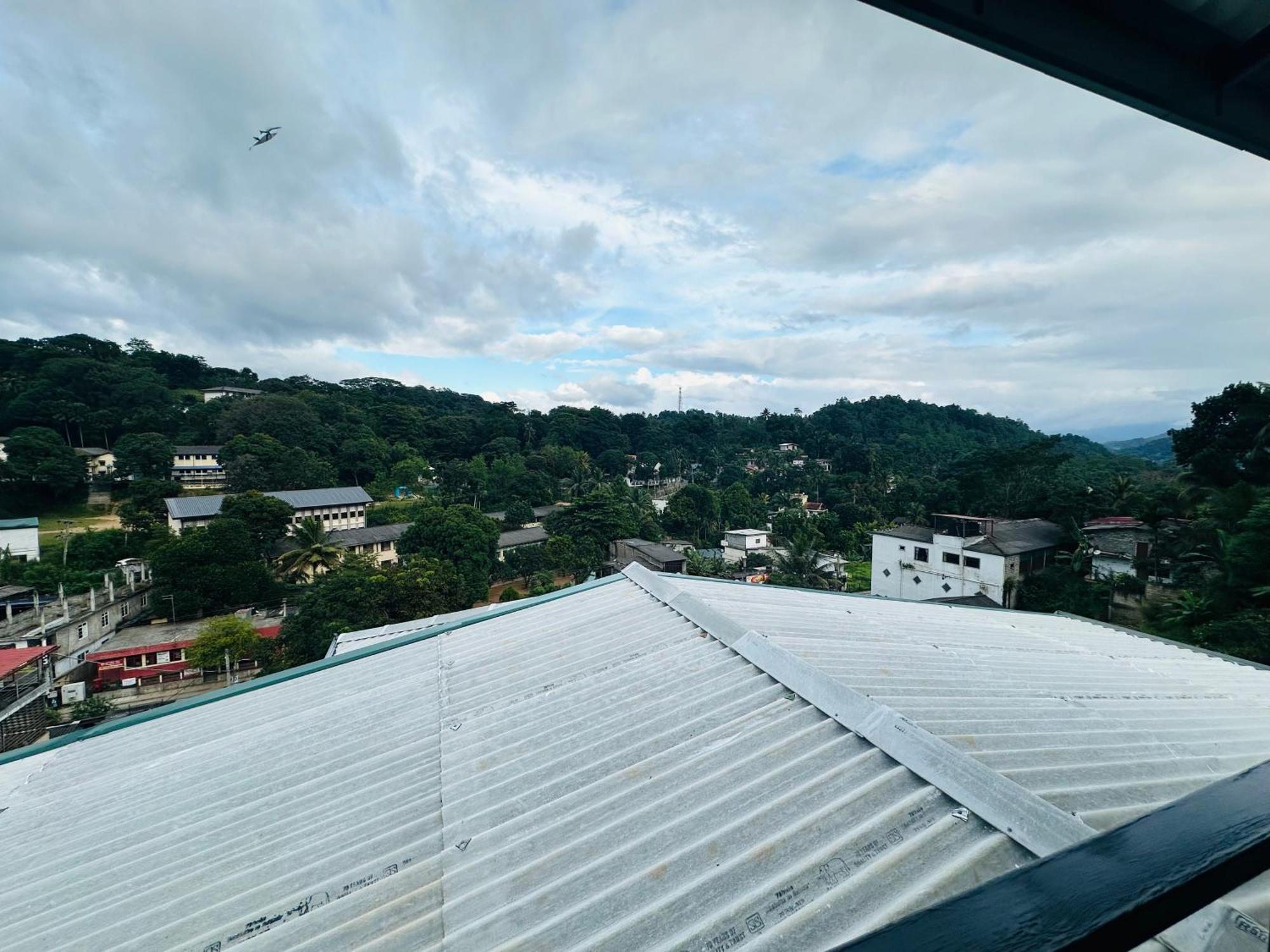 The Sky Tents Kandy Bagian luar foto