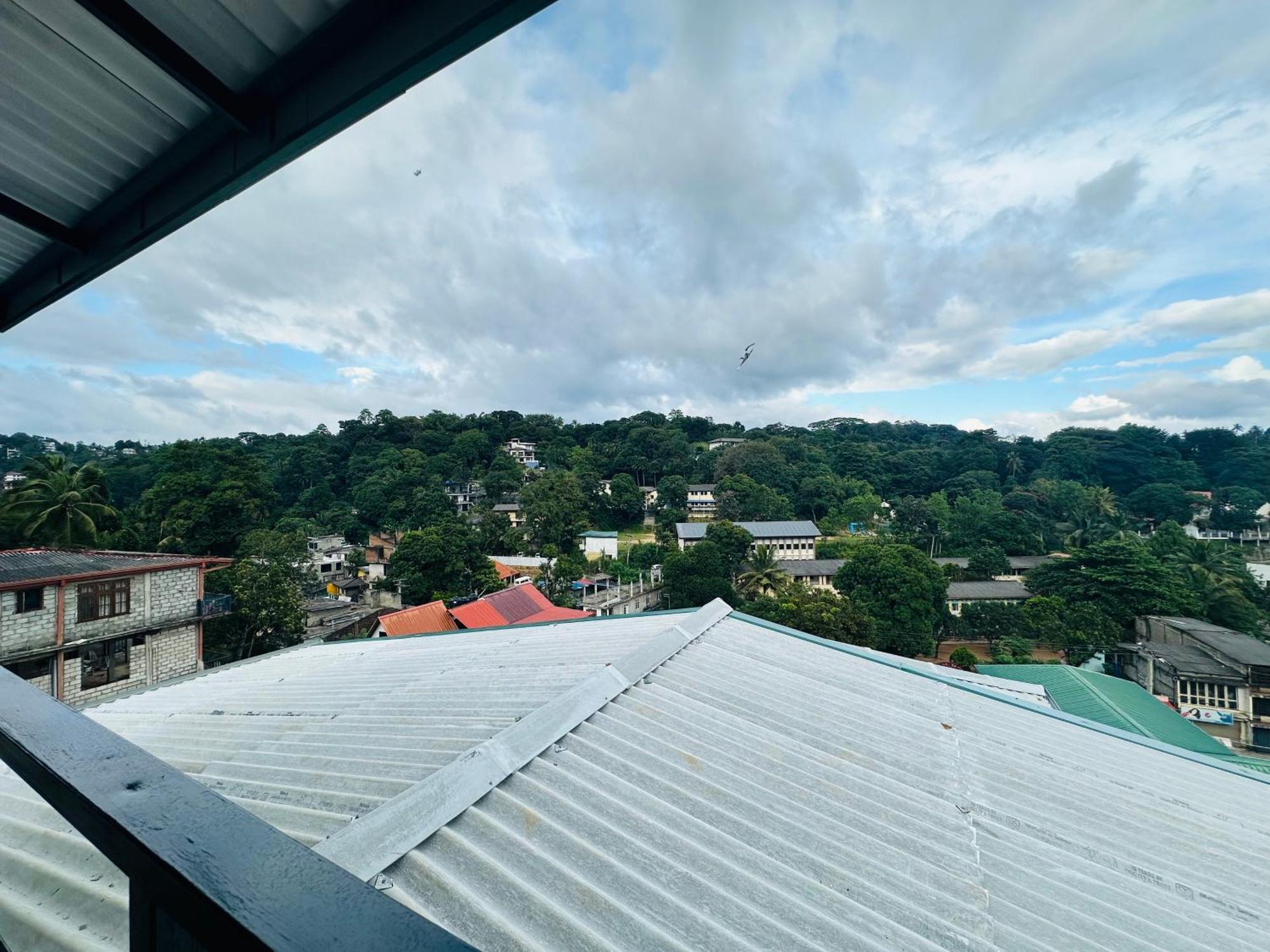 The Sky Tents Kandy Bagian luar foto