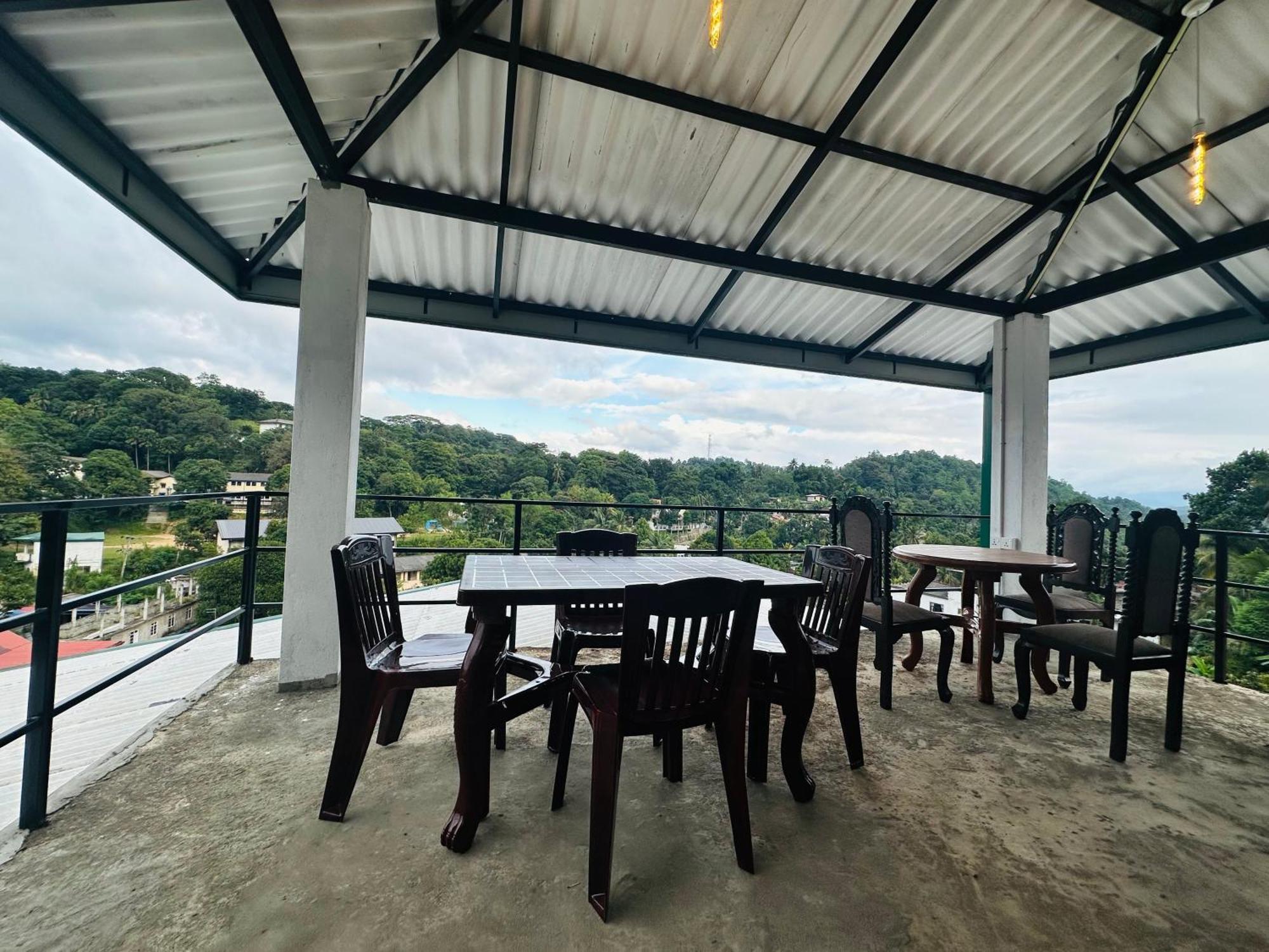 The Sky Tents Kandy Bagian luar foto