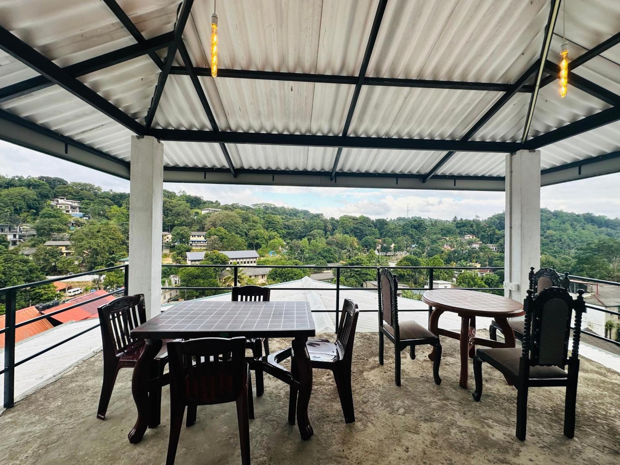 The Sky Tents Kandy Bagian luar foto