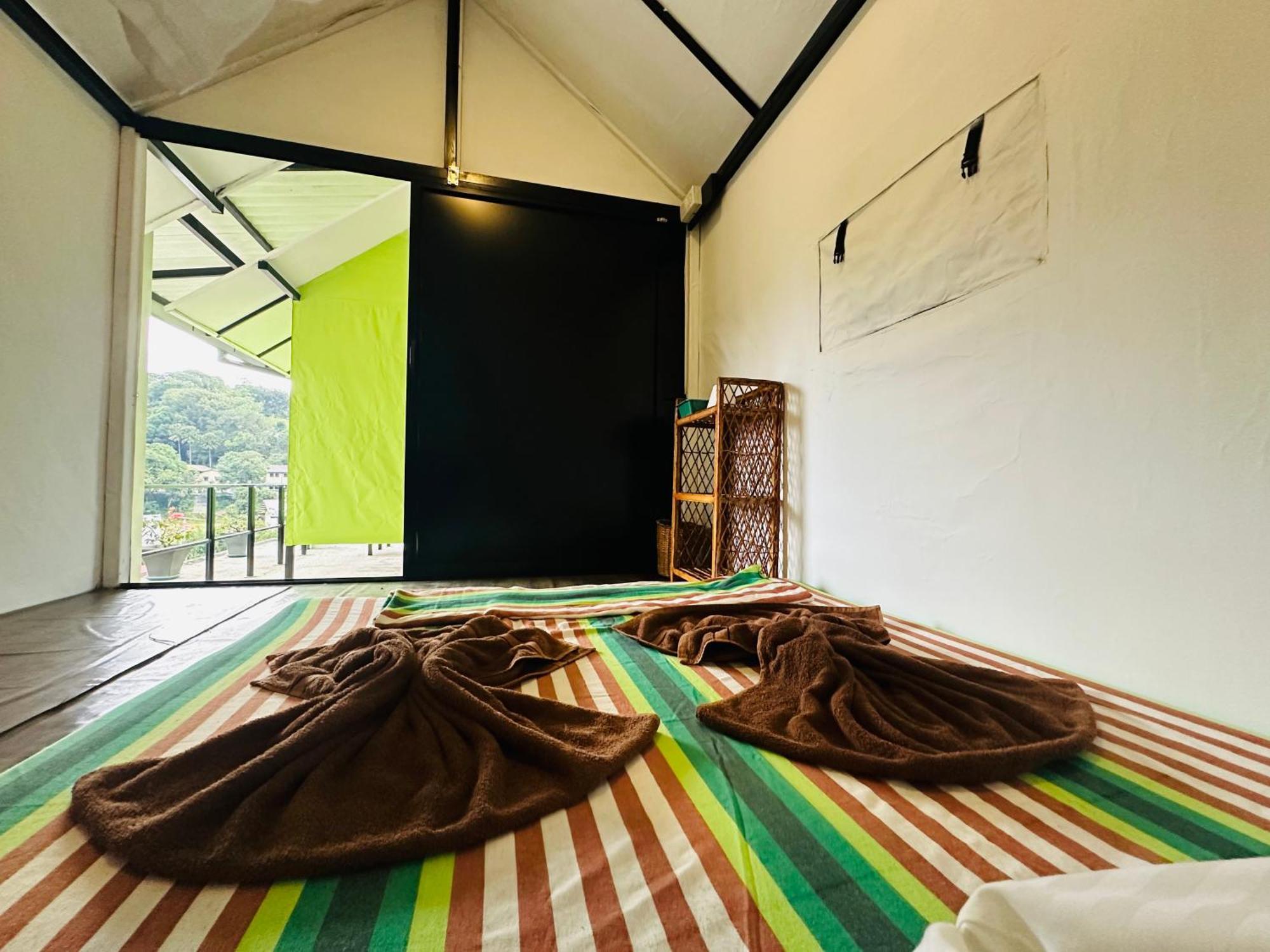 The Sky Tents Kandy Bagian luar foto