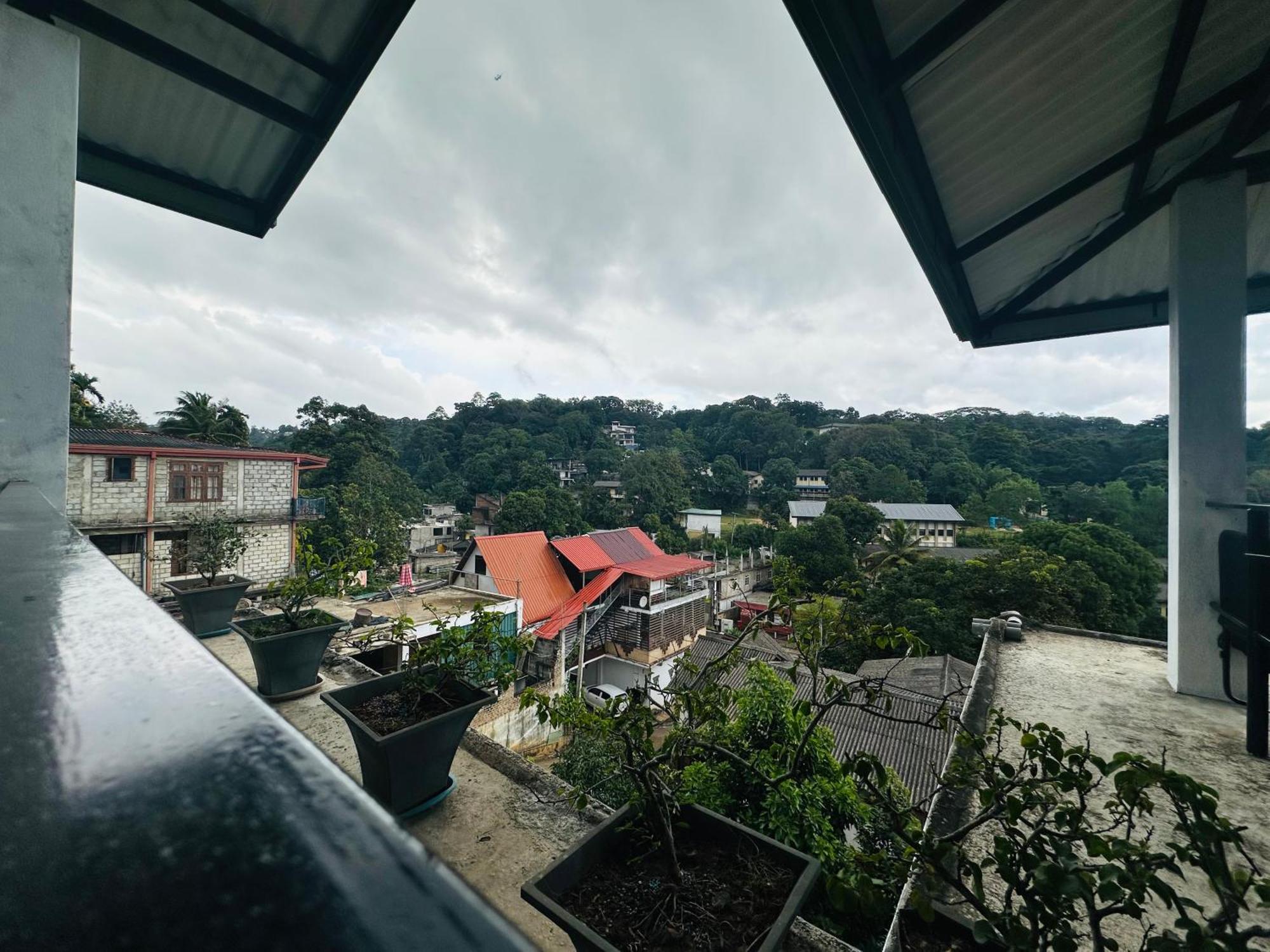 The Sky Tents Kandy Bagian luar foto