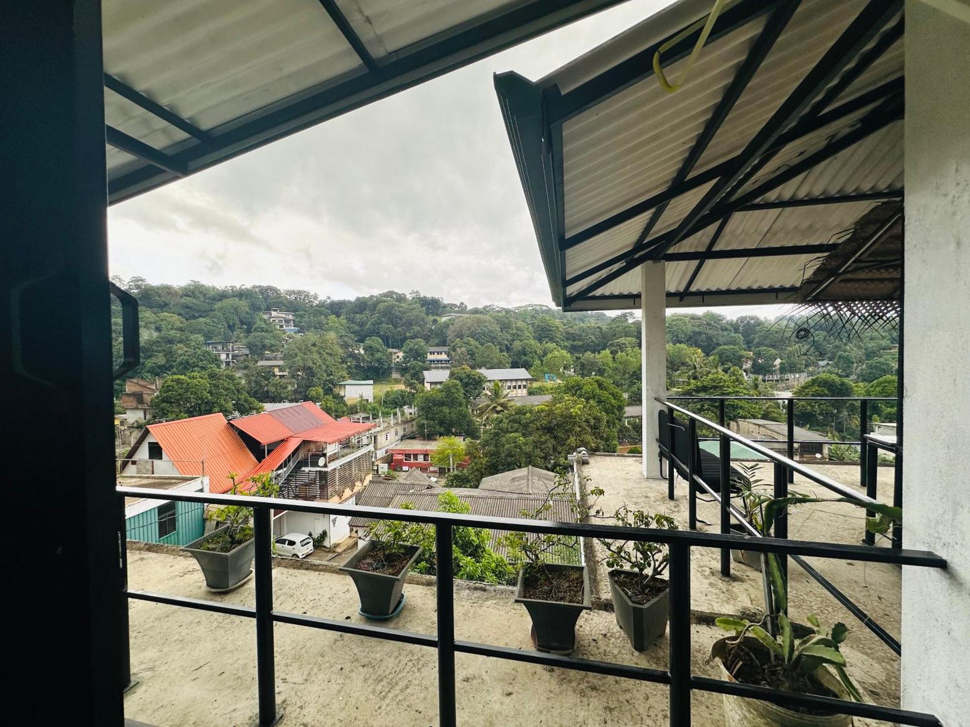 The Sky Tents Kandy Bagian luar foto