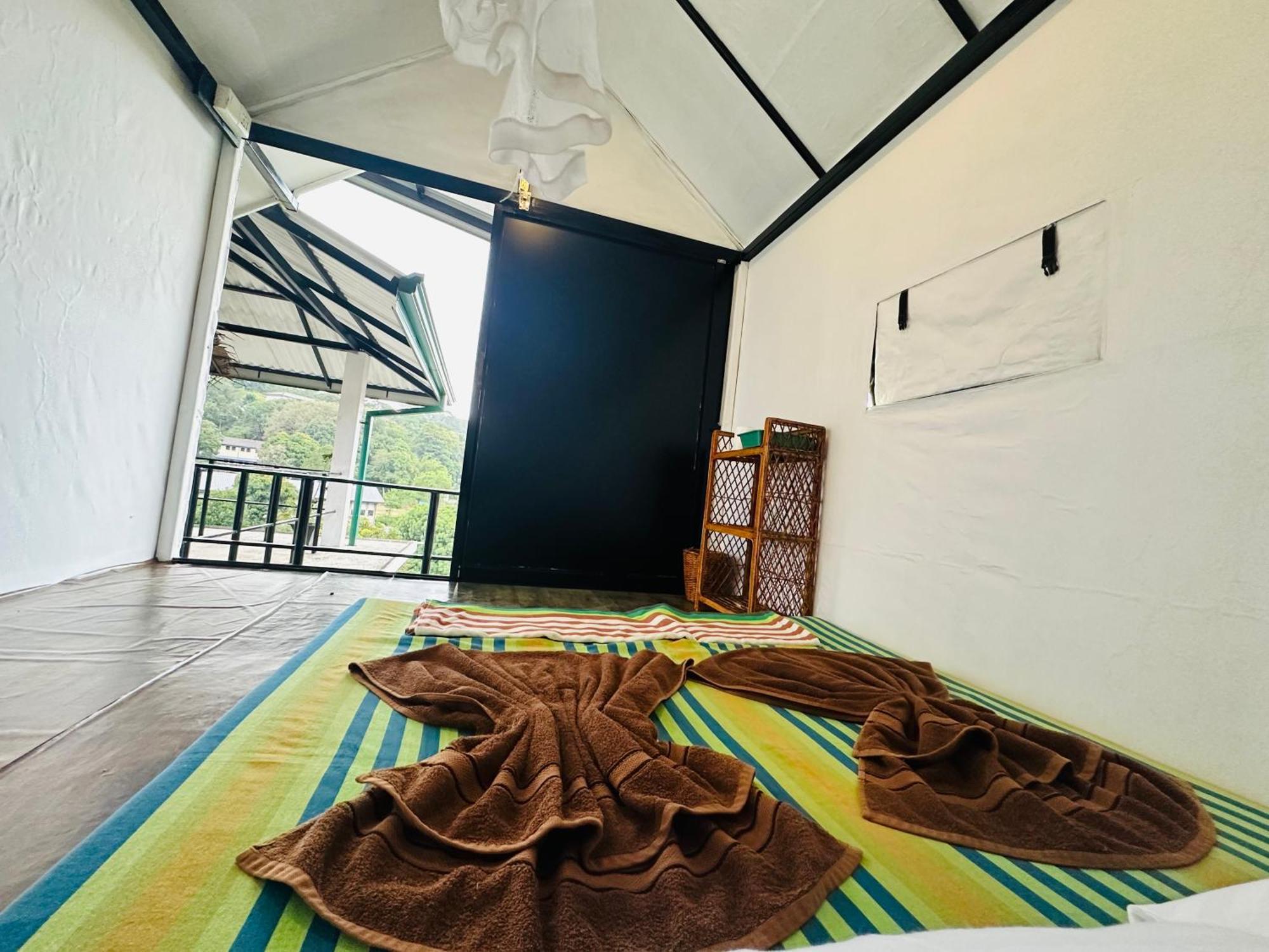 The Sky Tents Kandy Bagian luar foto