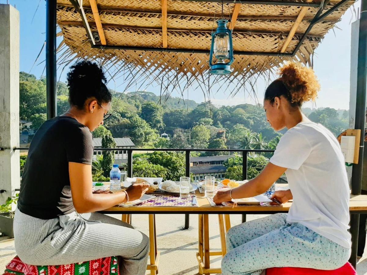 The Sky Tents Kandy Bagian luar foto