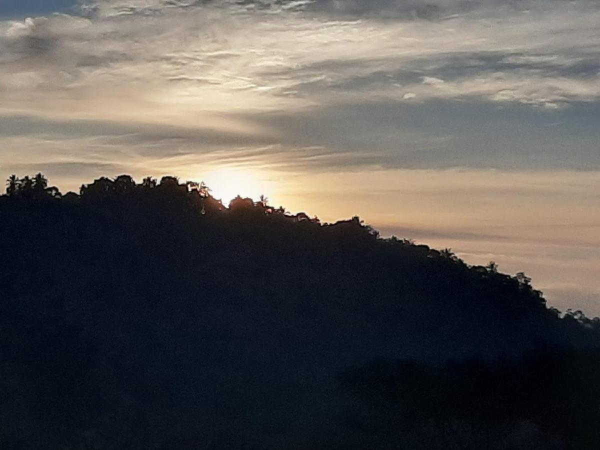 The Sky Tents Kandy Bagian luar foto