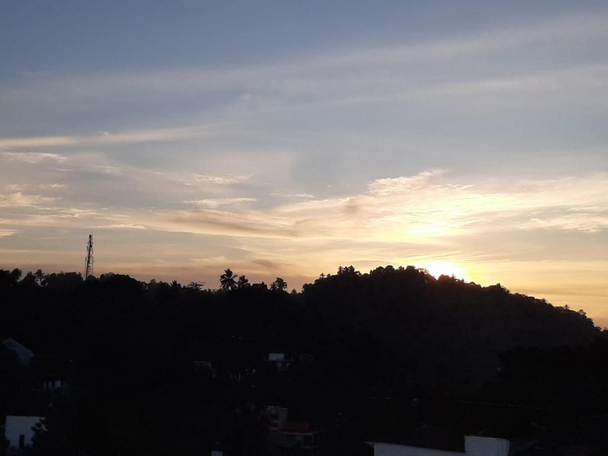 The Sky Tents Kandy Bagian luar foto